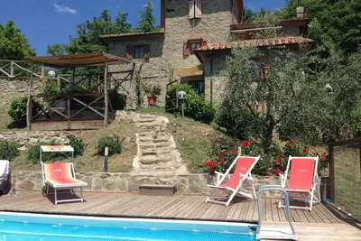 Image de Villa panoramique à environ 5 km d'Arezzo, en position de colline avec vue sur la vallée et la ville