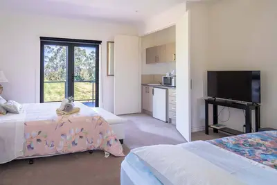 Image de Rustic Winery Villa | Queen + Single Bed Room 2 with En-Suite