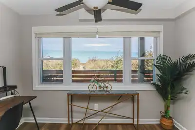 Image de Sojourn 2 Br Beach Side Home with Ocean Views