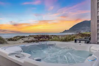 Image de Stunning oceanfront home with amazing views and Hot Tub!