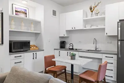 Image de Studio in Dt Atx | Ada | Patio | Near Rainey St