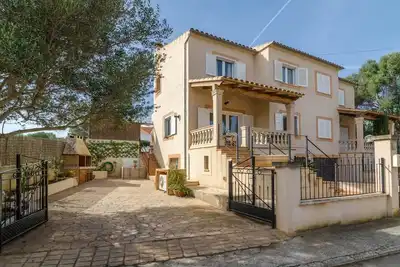 Image de Villa Porto Colom près de la plage