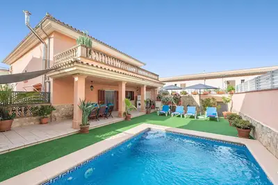 Image de Maison à Muro avec piscine privée & barbecue