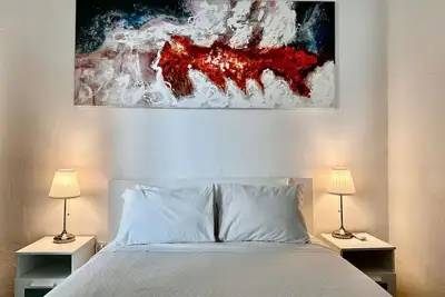 Image de Cozy Apartment, Steps to Beach, Dining & Nightlife