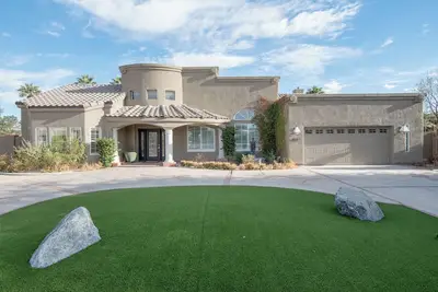 Image de Sleeps 8 with a pool and a large backyard, very Clean