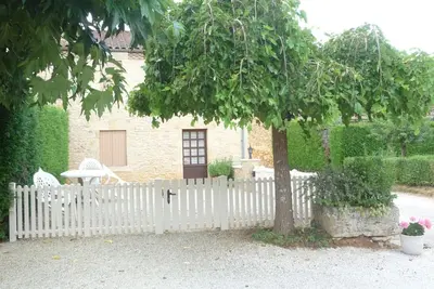 Image de Maison conviviale Ă Proissans avec jardin et jeux de plein air