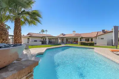 Image de Desert Palm Sanctuary with Pool, Hot Tub, Firepit and Swings on almost 1 acre
