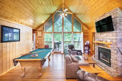 Image de Mountain View Cabin with Hot Tub & Pool Table