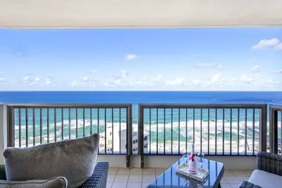 Image de Beach retreat w/ balcony & views