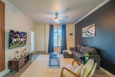 Image de Glendale Comfort 1bd Apt in West Gate with Pool Gym Parking