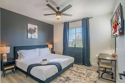 Image de Prime Glendale 2bd with Stadium KingBed Wd Parking!