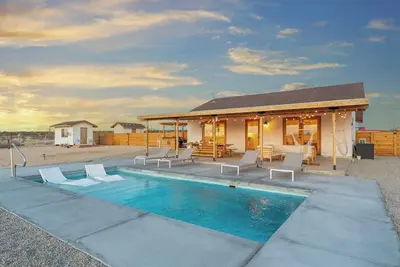 Image de Remote Home: Heated Pool, Hot Tub, Workspace