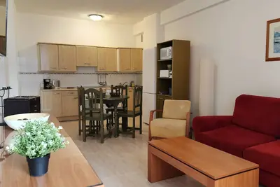 Image de Ocean Dream Escape. Spacious apartment next to the sea in commercial area.
