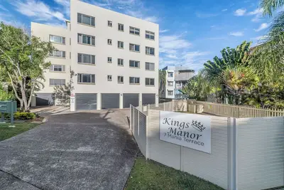 Image de Kings Beachside Escape - Spacious 2 bedroom Apartment with Ocean Views,