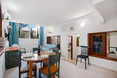 Vacances 'Las Flores 1g' avec piscine partagée et Wi-Fi