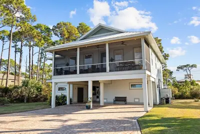 Image de Fall Availability! Bayfront Home! Private Dock! Surrounded in Nature!