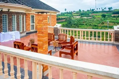 The Georges' Residence : King Room with Mountain View\n