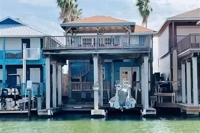 Image de Beautiful Getaway! Boat Slip & Fishing Light. 3 Bedroom/3 Bath. Sleep 8. 5 Beds.