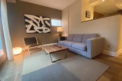 Image de Vibrant Little Italy Area: Main Floor Apartment