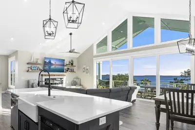 Image de Amazing Gulf views ~ 4 bedrooms ~ Brand new home ~ Great for families