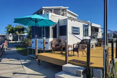 Image de Waterfront Rv with Boat Slip in Chokoloske. . . Surrounded by Everglades Nat'l Park