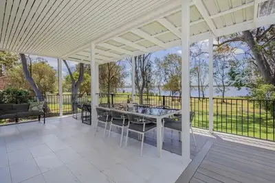 Image de Lake House on Panorama Refined Waterfront Living
