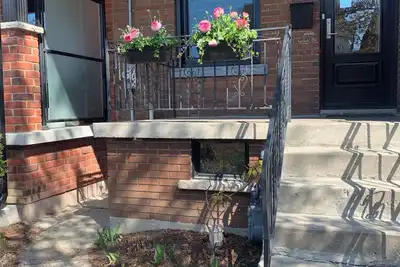 Image de Charming 1-bedroom basement suite in marvelous Toronto with WiFi