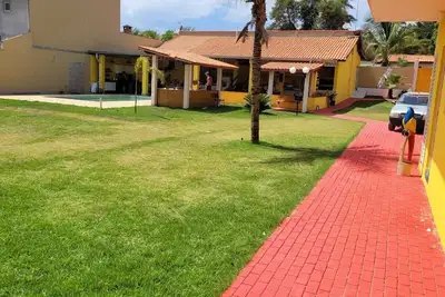 Image de Cozy farmhouse in Campinas with games tables and church-style hall.