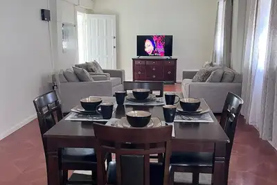 Image de Charming 2-bedroom apartment with WiFi, Ac in delightful Georgetown.