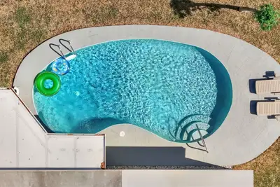 Image de Modern Retreat w/ Heated Pool, Minutes from Beaches