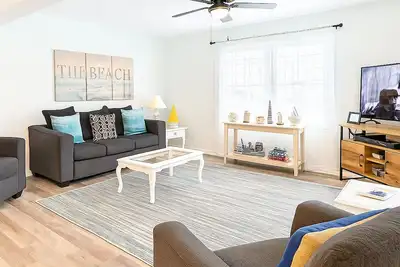 Image de Newly re-done Great Location: 3-Bdrm 2. 5-Bthrm