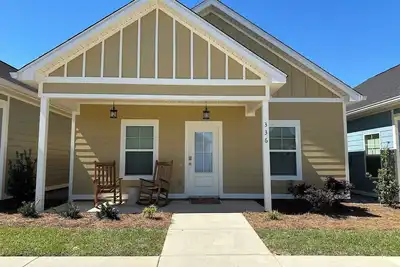 Image de 336 Riverstone Way--- Charming 2-bedroom cottage with Amazing Amenities! !