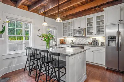 Image de Gather with loved ones in Historic Savannah