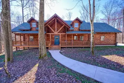 Image de Treehouse Lodge: Luxury Log Cabin Retreat in Hocking Hills