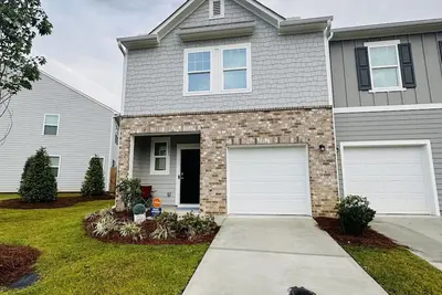 Image de Just Launched, New Townhouse, Great location!