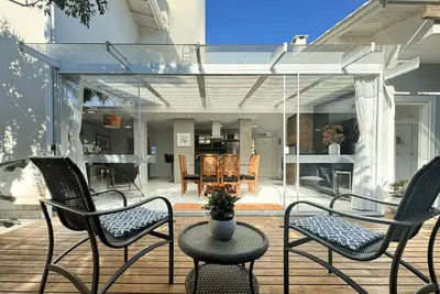 Casa Moderna e Aconchegante a 300m do mar - Sdi005