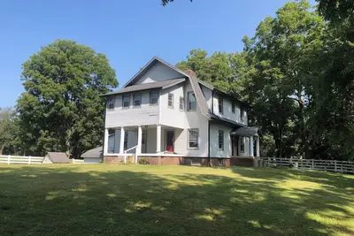 Image de Charming historic home centrally located in Crawfordsville, near Wabash