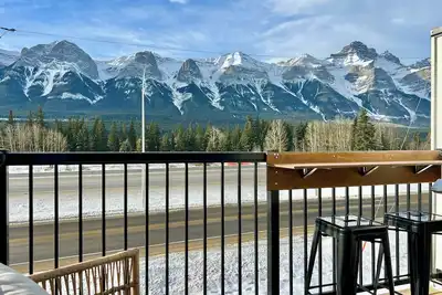 Image de Stunning Views | Brand-New Townhouse | Sleeps 11 Ac +Hot Tub