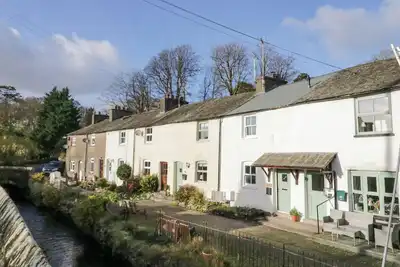 Cosy Logs Cottage, pet friendly, with a garden in Cark In Cartmel