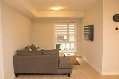 Image de family sized condo newly  built front porch, big size rooms