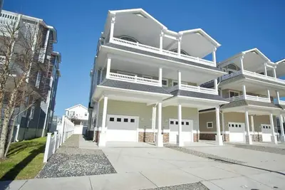 Image de Stunning 5 bedroom Plus Bonus Room home in south end of Sea Isle City