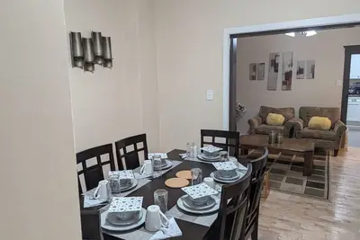 Image de Cozy two-bedroom retreat in the heart of St. Boniface,