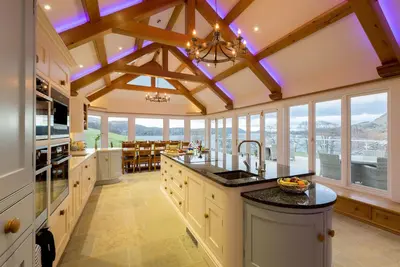 Image de Waternook - Luxury House with Lake Access and Hot Tub - Dog-friendly