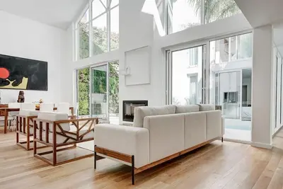 Image de Sleek, Contemporary Loft with Pool near Lisbon Highlights