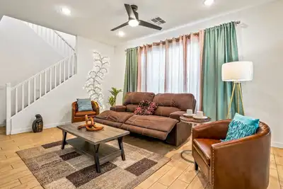 Image de 3-bedroom cozy house with King Bed, Pool, Hot Tub, Relax and unwind
