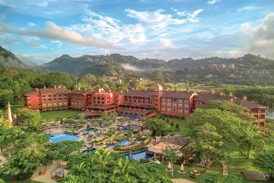 Image de Costa Rica beach resort by Marriott, right next to Marina