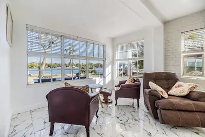Image de Waterfront 3bd\/2ba Home in St. Pete w\/ Kayaks