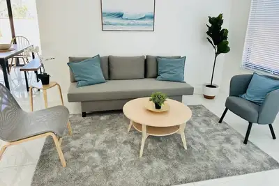 Image de Charming, Modern, Minimalistic 3-bedroom. 5 minutes beach, 2 minutes Lake.