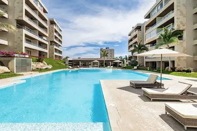 Image de Amazing Luxury Condo with pool view balcony
