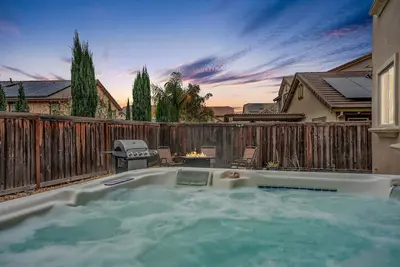 Image de Napa Wine Country Hot Tub/Arcade/Pool Table Fun 5b